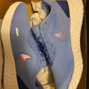 Women Nike Revolution 5